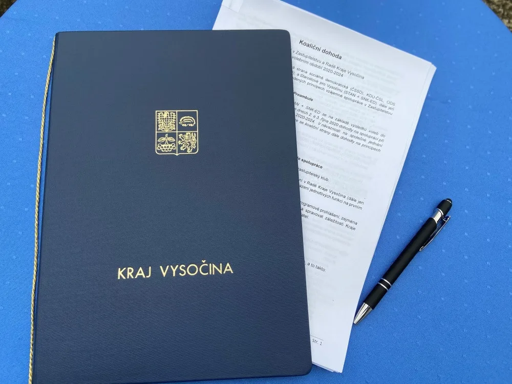 Koaliční smlouva podepsána. Pět politických subjektů dnes stvrdilo spolupráci v krajském zastupitelstvu