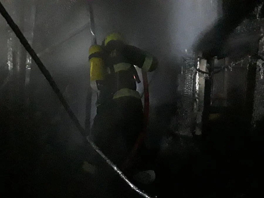 Hasiči z Vysočiny likvidovali dva požáry. Zahradní domek se pokusil uhasit muž, který se zranil a upadl