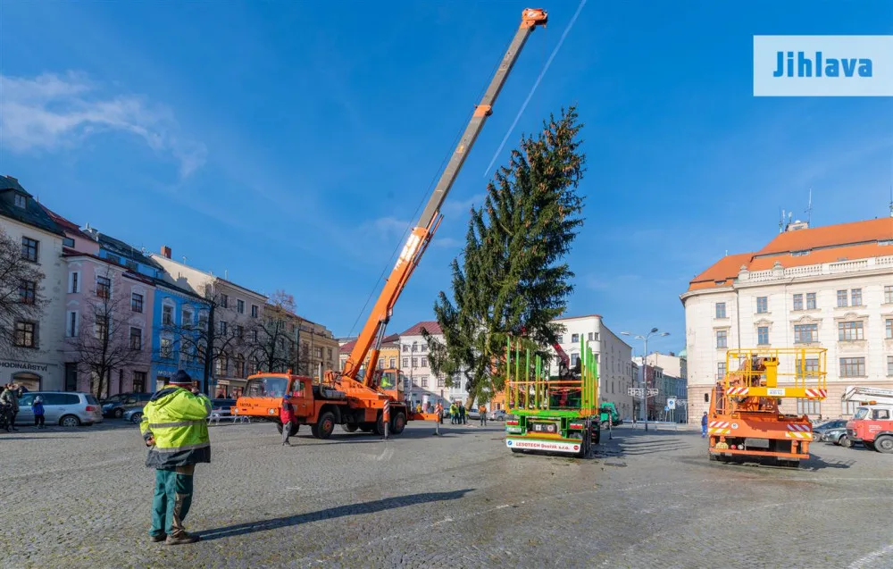 Svůj vánoční stromek má už i Jihlava. Letos bude nazdobena i radnice