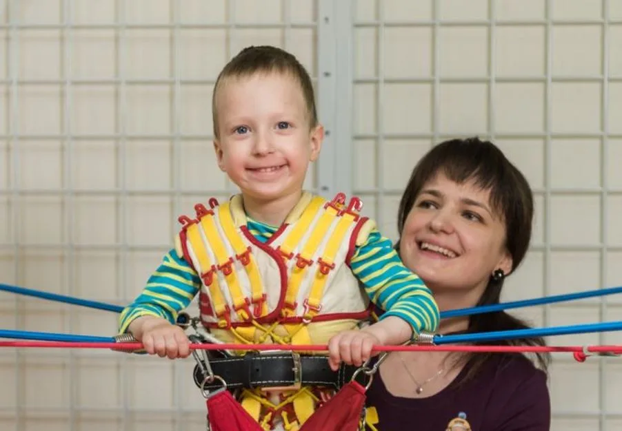 Šestiletý Adámek během rehabilitace