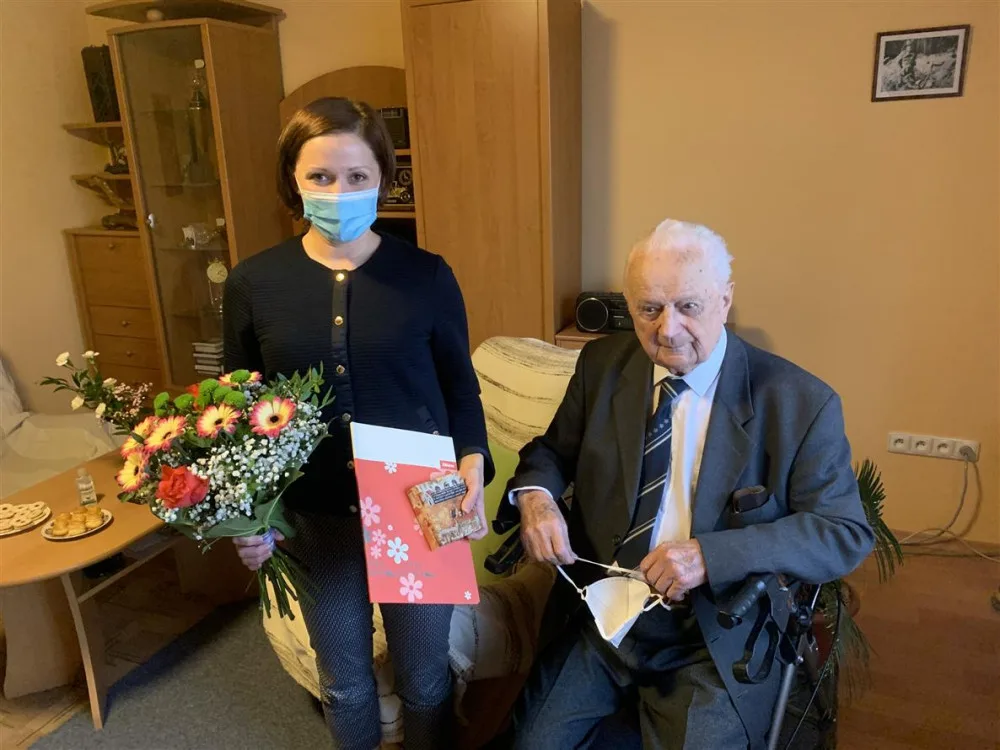 Jan Slabý z Jihlavy oslavil 100 let. Je neuvěřitelné, kolik má elánu, říká primátorka