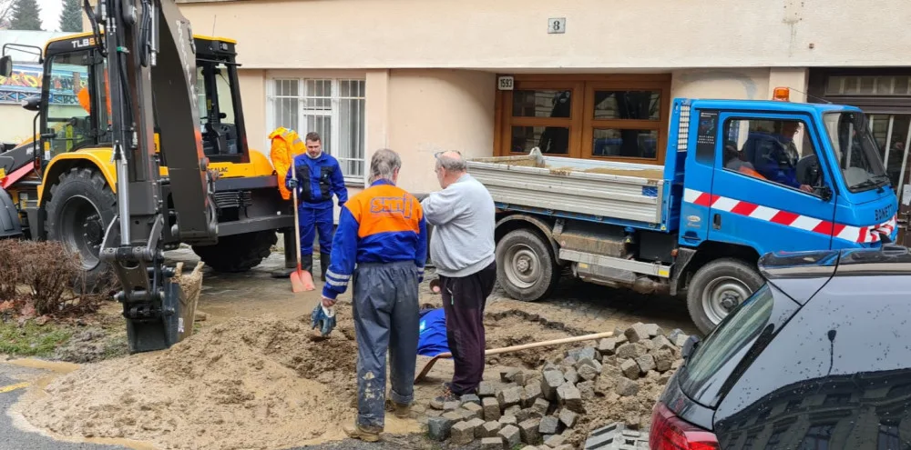 Zhruba 50 lidí je v jihlavské Bezručově ulici bez vody. Odstávka potrvá do 14 hodin