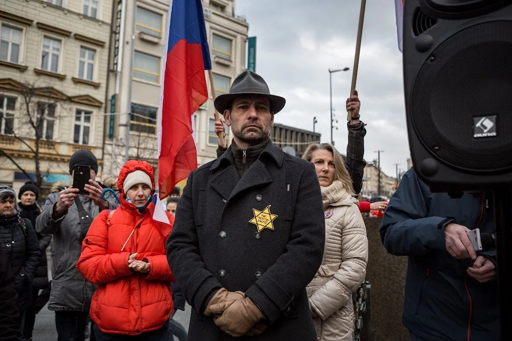 Davidova hvězda jako symbol nesouhlasu s očkováním? Nepochopitelné, shodují se politici i židovská obec