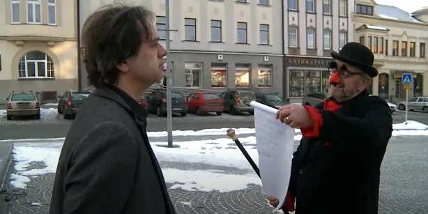 Masopustní úterý v Humpolci: Tradici připomněli studenti v maskách, rozdávali třeba i noviny