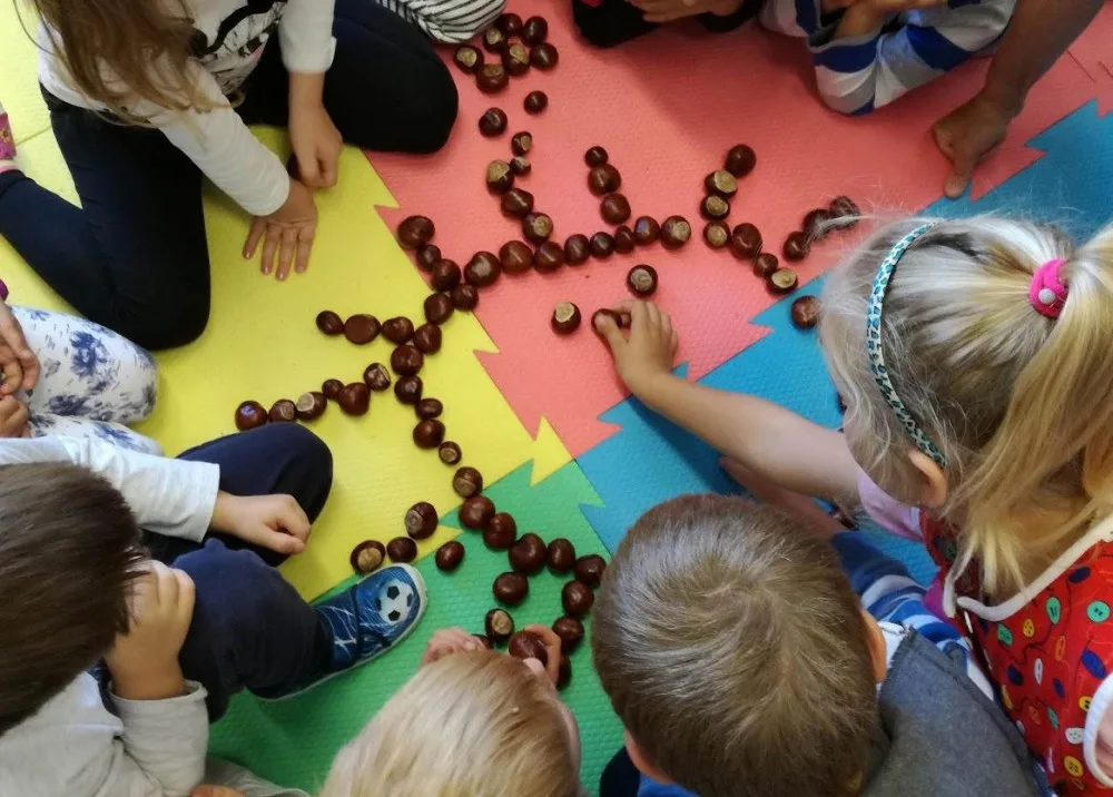 Do školky v Kostelci u Jihlavy se hledá nový pedagog s nástupem od září
