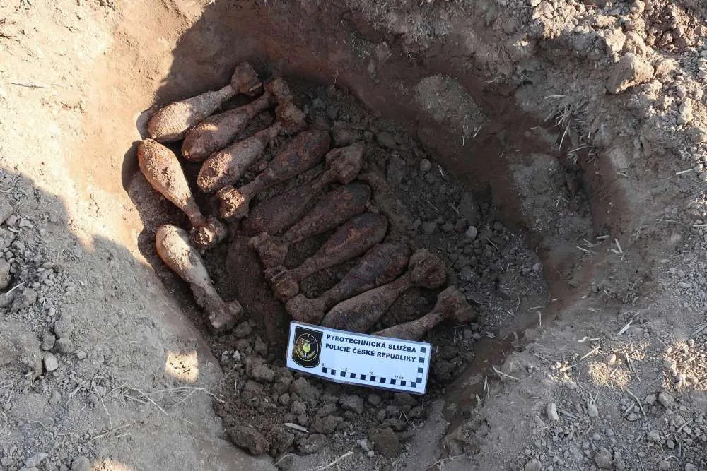Orba pole u Dobronína odhalila dvanáct dělostřeleckých min z druhé světové války
