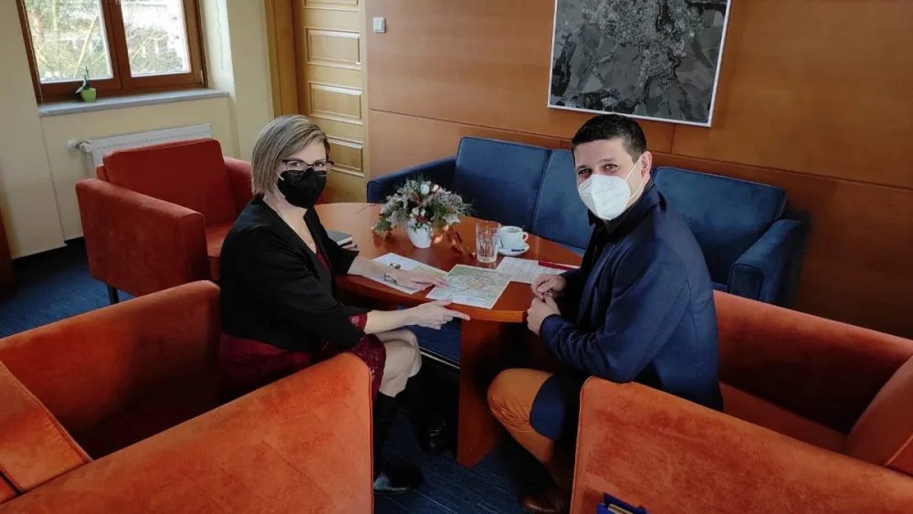 Náměstkyně hejtmana Vysočiny Hana Hajnová na setkání se starostou Dolní Cerekve Zdeňkem Dvořákem (lokalita hrádek)