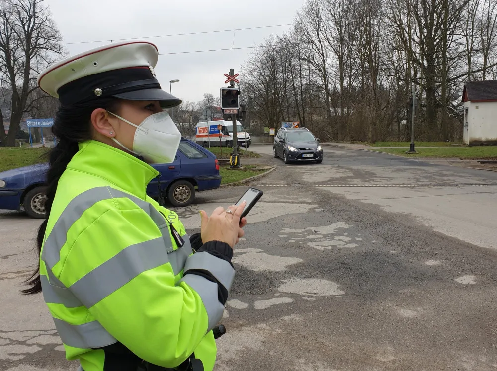Letos se na přejezdech na Vysočině stalo 6 nehod. Policie kontrolovala řidiče, jak dodržují pravidla