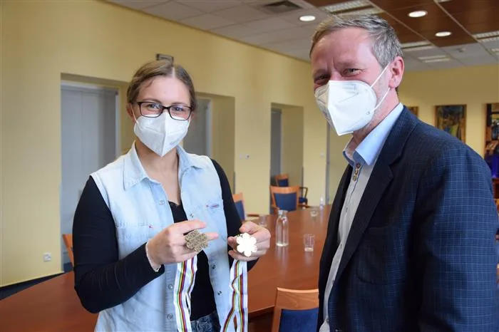 Sára Strnadová s hejtmanem Vysočiny Vítězslavem Schrekem