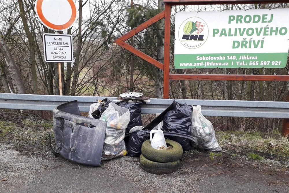 Jihlavu dobrovolně uklízelo skoro 600 lidí. Třeba i HC Dukla, knihovna nebo bedřichovští hasiči