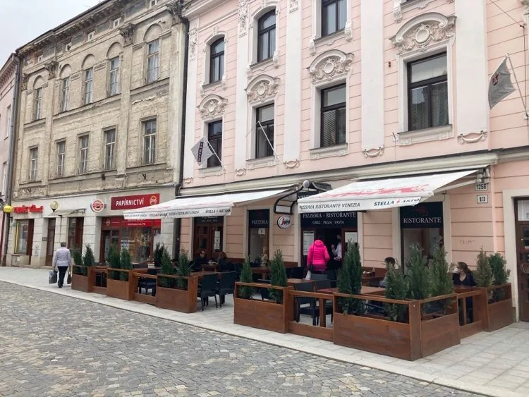 Restauratéři v Jihlavě otevřeli zahrádky. Návštěvnost je zatím průměrná, chybí lepší počasí