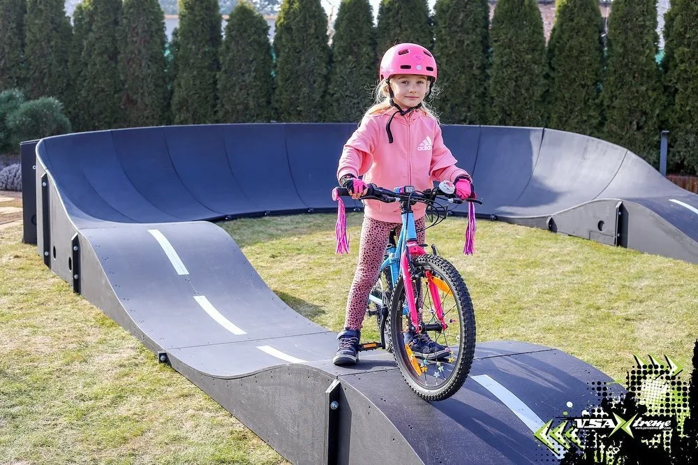 Je libo vyzkoušet si pumptrack? Možnost budete mít již tuto neděli v parčíku za Cityparkem