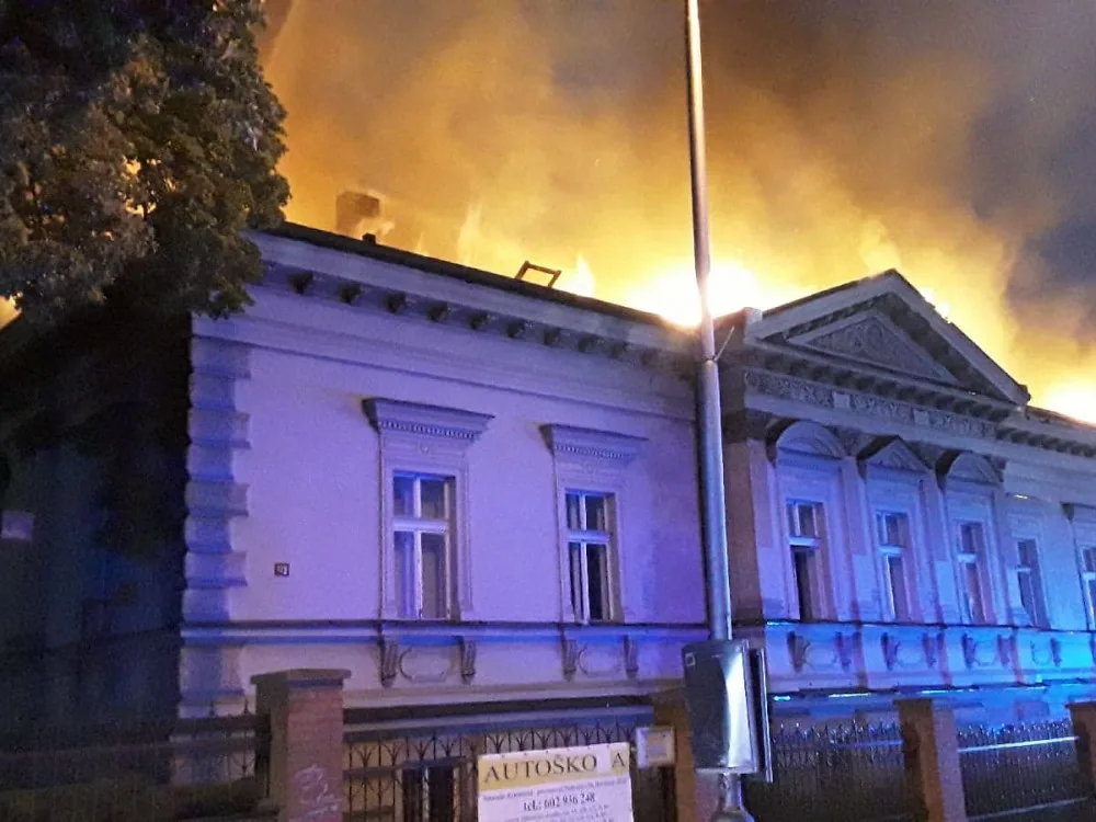 V Havlíčkově Brodě hořel v noci na dnešek dům s ubytovnou, škoda se odhaduje na 7 milionů korun