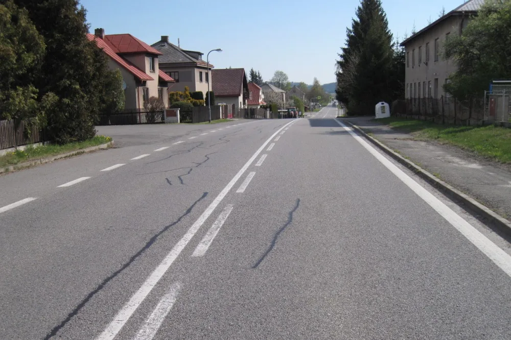 Úsek silnice I/34 je na konci životnosti. Kvůli opravě řidiče čeká uzavírka a objížďka