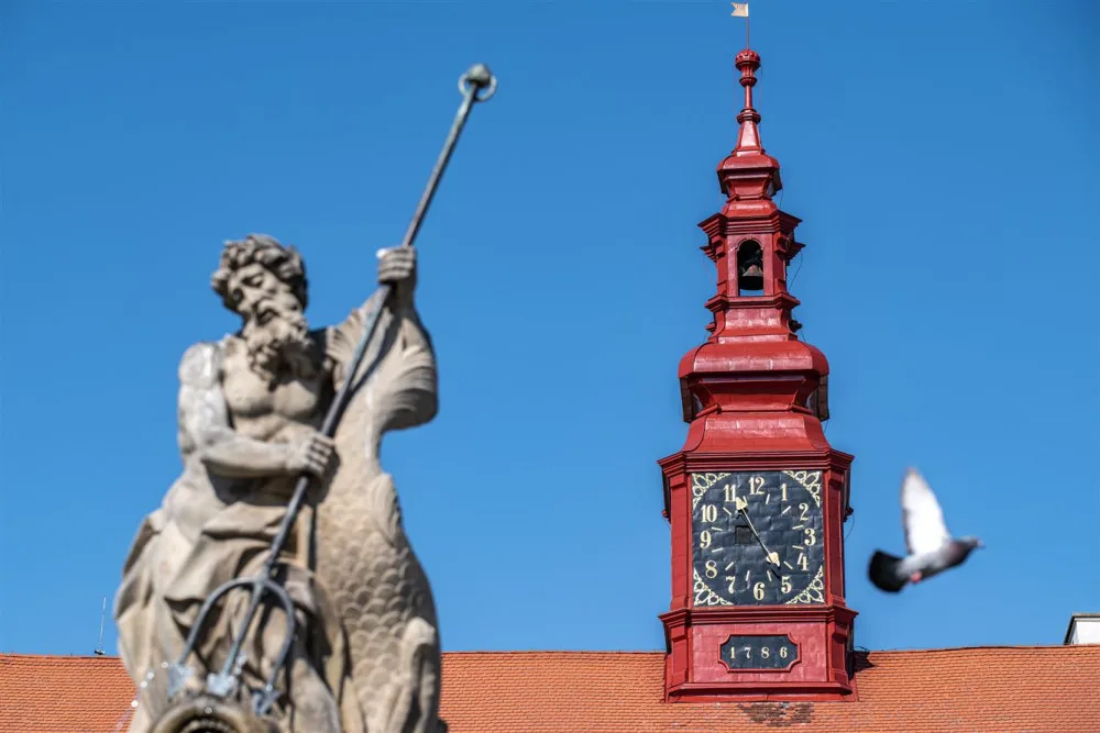 Jihlavská radnice má opět hodiny. Ciferník kopíruje podobu z 18. století