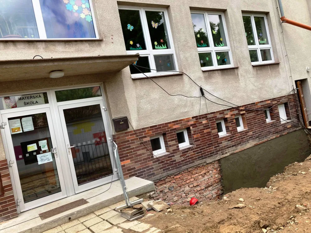 V Dolní Cerekvi budou mít delší prázdniny. Školní rok zkrátí rekonstrukce budovy ZŠ a MŠ