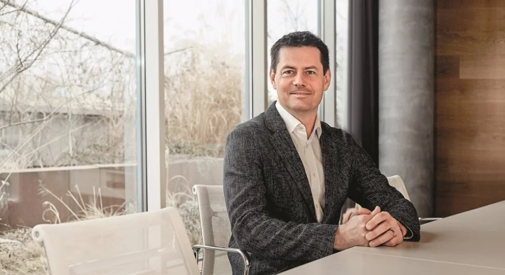 Karel Komárek Karel Komárek Family Foundation a Sazka věnují na obnovu regionu po ničivém tornádu 150 milionůFamily Foundation a Sazka věnují na obnovu regionu po ničivém tornádu 150 milionů