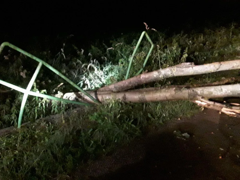 Hasiče opět potrápila bouřka. Vyjížděli třeba i k zatopenému viaduktu v Pelhřimově, kde uvízlo několik aut