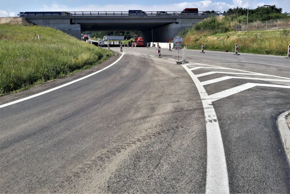 Dálniční most u Bíteše řidiči otestují už v pondělí. Nyní se dělají dokončovací práce