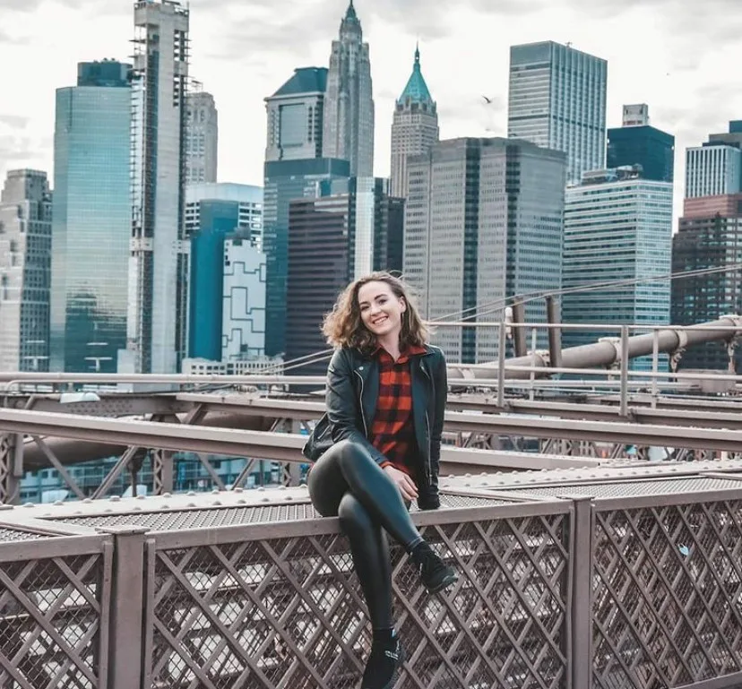 Jana během plnění jednoho ze svých snů, v New Yorku