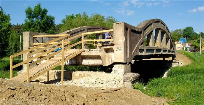 Most Bačkovice