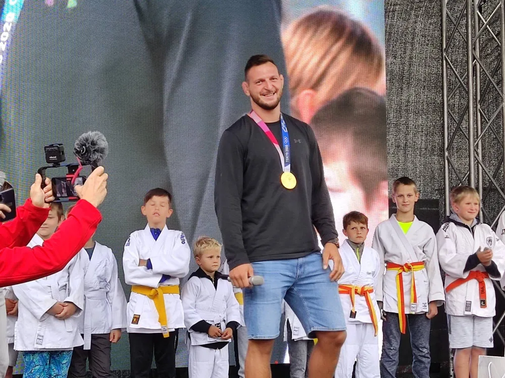 Náměstí ve zlatém lesku. Jihlava vítala dvojnásobného olympijského vítěze Lukáše Krpálka
