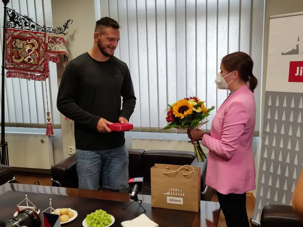 Náměstí ve zlatém lesku. Jihlava vítala dvojnásobného olympijského vítěze Lukáše Krpálka