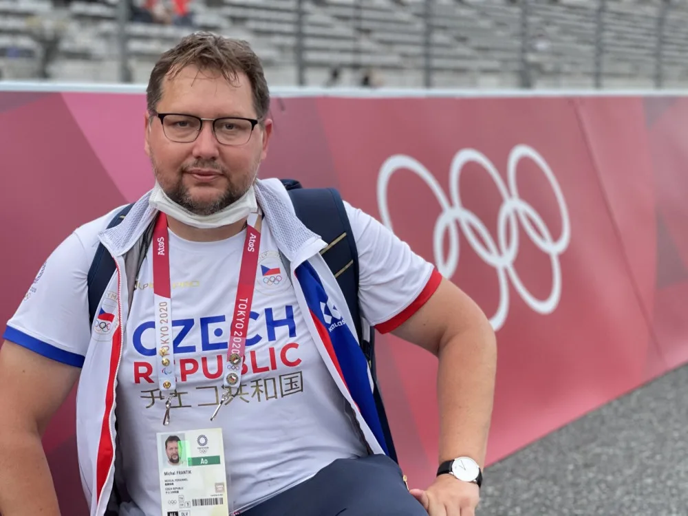 V Tokiu si cyklisté pod dres museli dávat led nasypaný do dámských punčoch, popisuje masér reprezentace