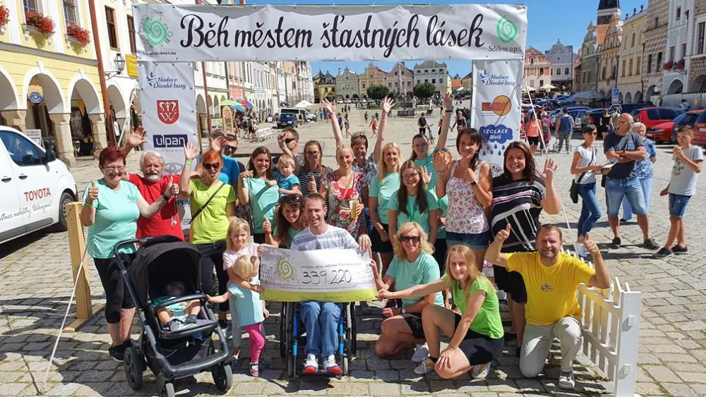 Telč opět zažila Běh městem šťastných lásek. Lidé vyběhali 340 tisíc korun