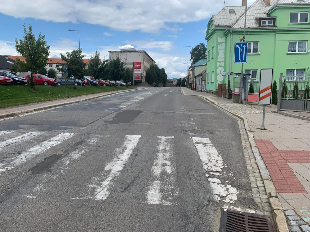 Třešť se kvůli opravě asfaltu opět částečně uzavře. Průjezd ulicí Palackého bude zakázán