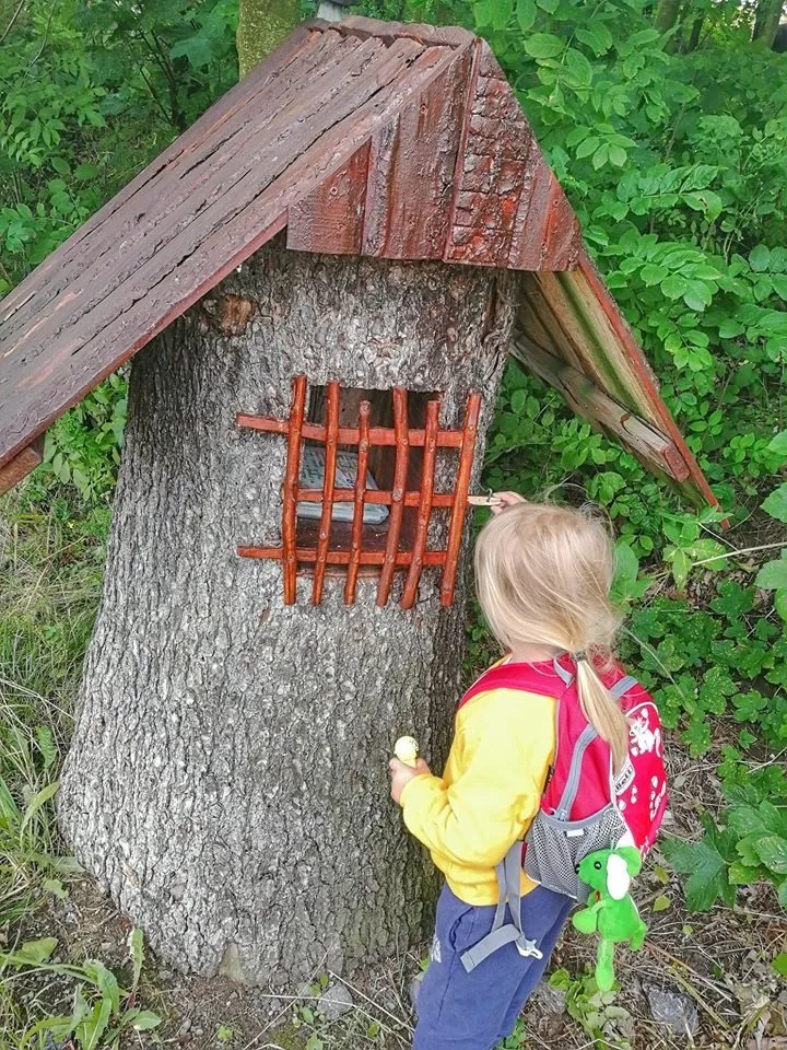 Tip na výlet. Malé i velké houby v obci Kněževes, děti potěší hřiště i stezka s úkoly, Zdroj: https://www.malivyletnici.cz