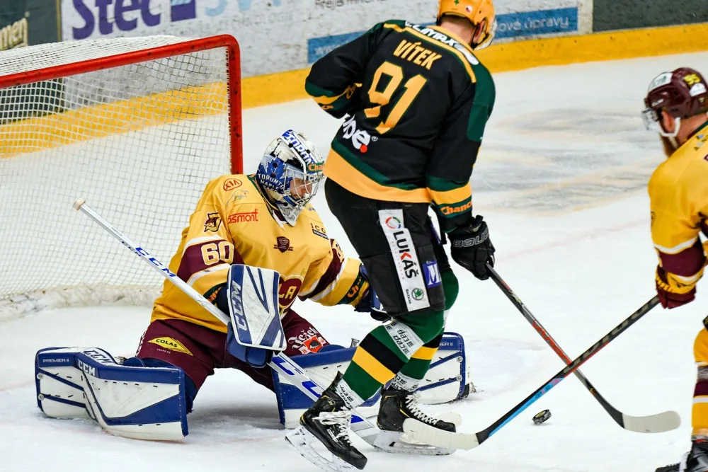 Maksim Zhukov z jihlavské Dukly má vyřízené střídavé starty do Mountfieldu HK