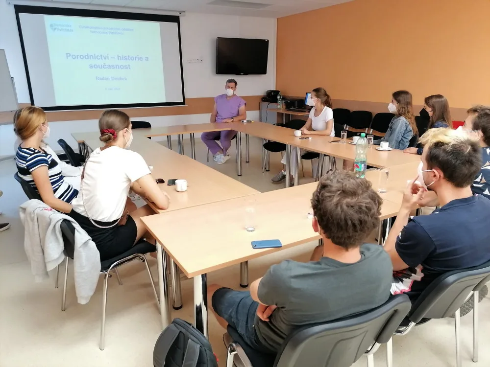 Pelhřimovská nemocnice má za sebou první kemp mediků. Prostředí je pro práci důležité, říká jedna z účastnic