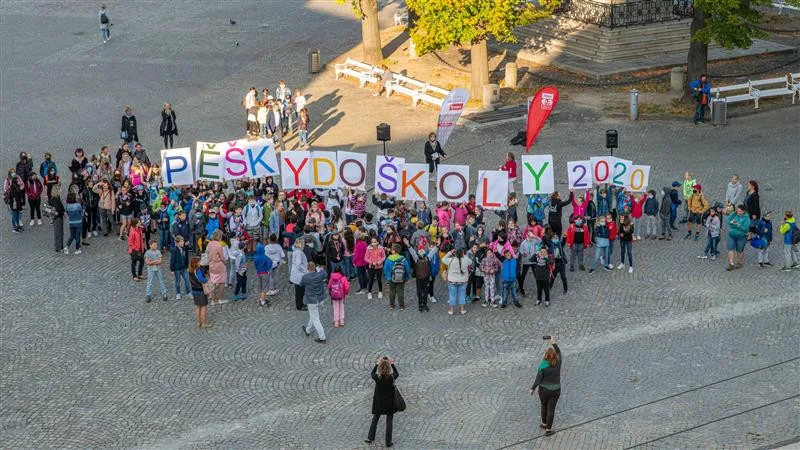 Zákaz vjezdu před školu! Dvě jihlavské základky se zapojí do akce Pěšky do školy