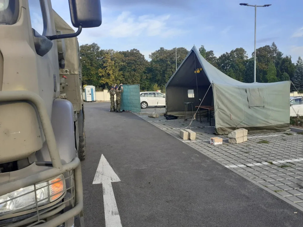Nakažení odvolili. Z auta hlasovalo na Vysočině 87 lidí, méně než před rokem