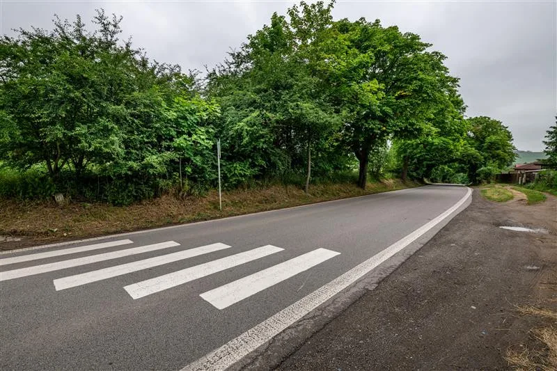 Část Brtnické ulice, kterou čeká nový chodník