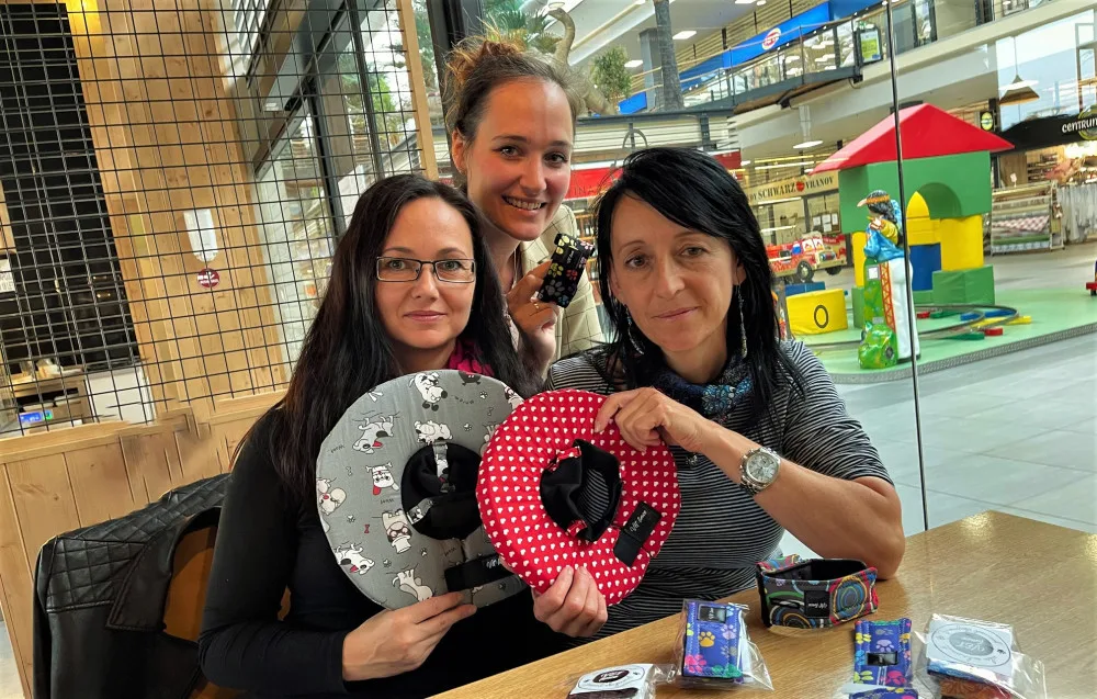 S inovativní veterinární pomůckou pro pejsky přišla trojice Monika Harviláková, Veronika Cholinská a Petra Žaludová.
