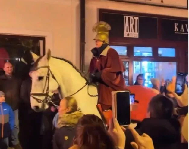 Svatý Martin nakonec dorazil i do Jihlavy. Reakce byly extrémně pozitivní, říká organizátorka spontánní akce