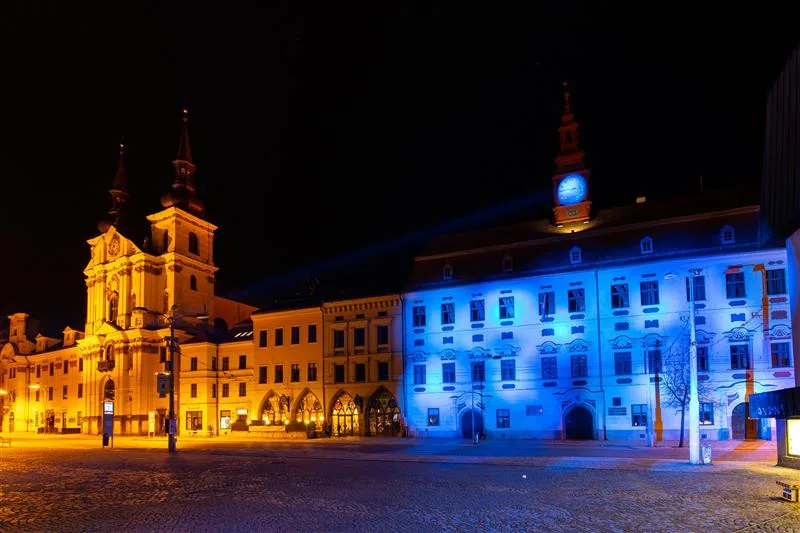 Jihlavou ve středu zazní Modlitba pro Martu. Radnice se rozzáří národními barvami