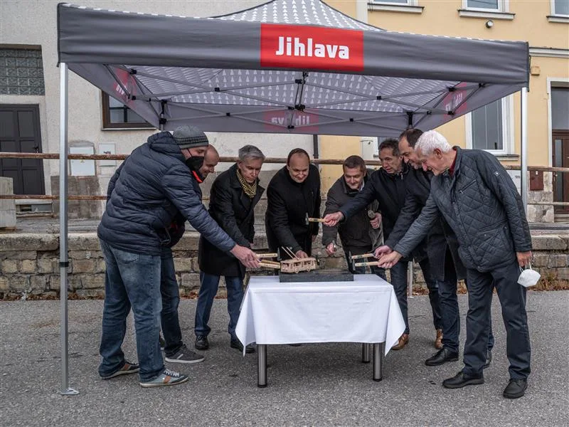 Stavba trolejí na Bedřichov a průmyslové zońy začala. Přinese nové linky G a H a veřejné osvětlení