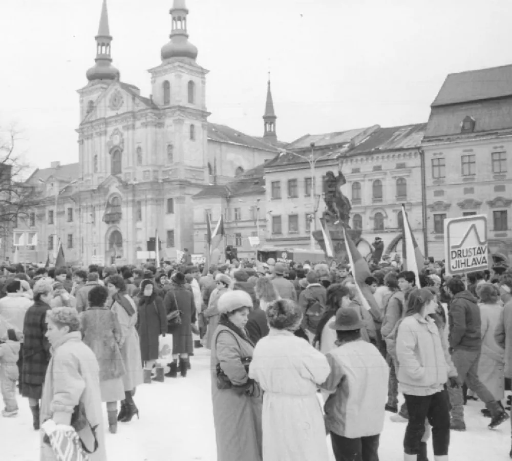 Revoluční plamen se v roce 1989 v Jihlavě rozhořel o týden později než v Praze
