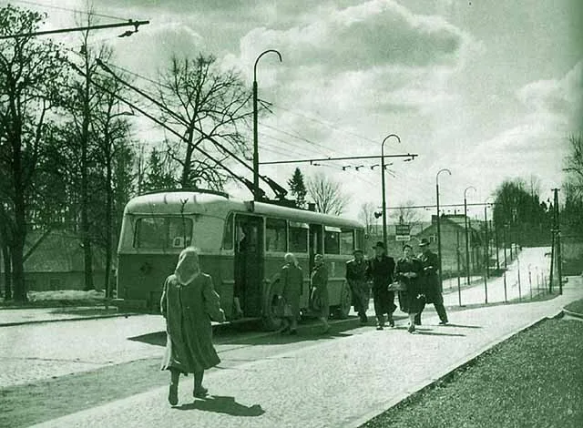Trolejbus Škoda 7Tr u Domu zdraví