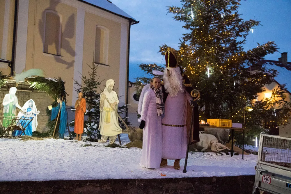 Na Jihlavsku zastavil dobročinný autobus. Vánoční tradice přinesly peníze dětským pacientům v Jihlavě