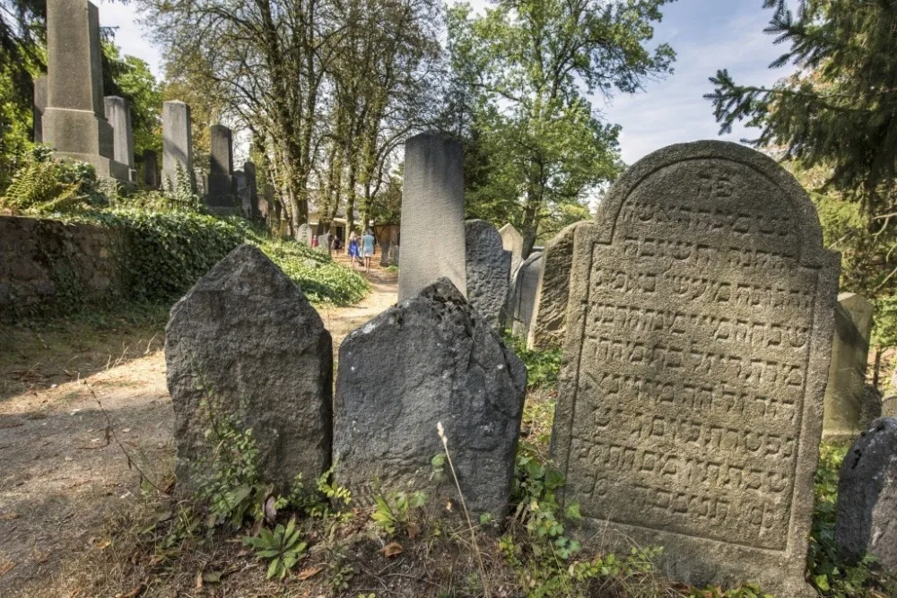 Naučná stezka Po stopách opatů a rabínů