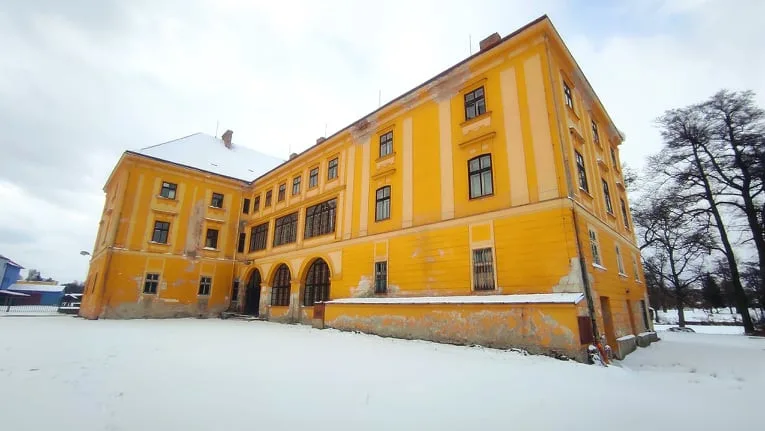Do zámku v Batelově se vrátí život. Nabízí se tu vybudovat svatební resort nebo dům pro seniory, zamýšlí se nový majitel