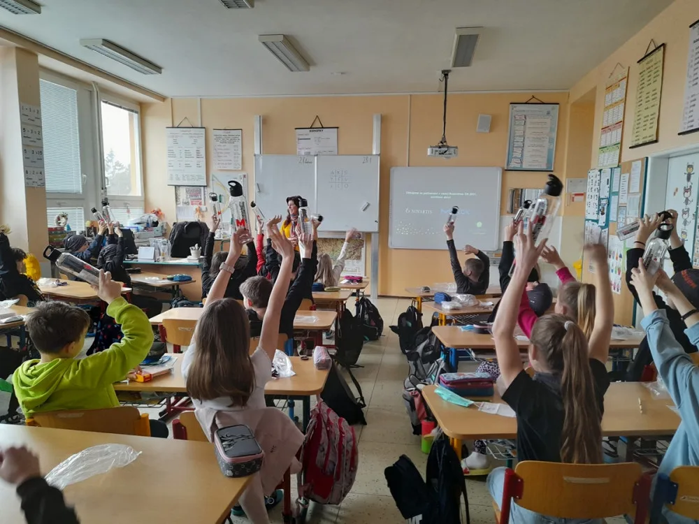 Žáci z jihlavské ZŠ Seifertova kreslili pro pacienty s roztroušenou sklerózou. A celou soutěž vyhráli