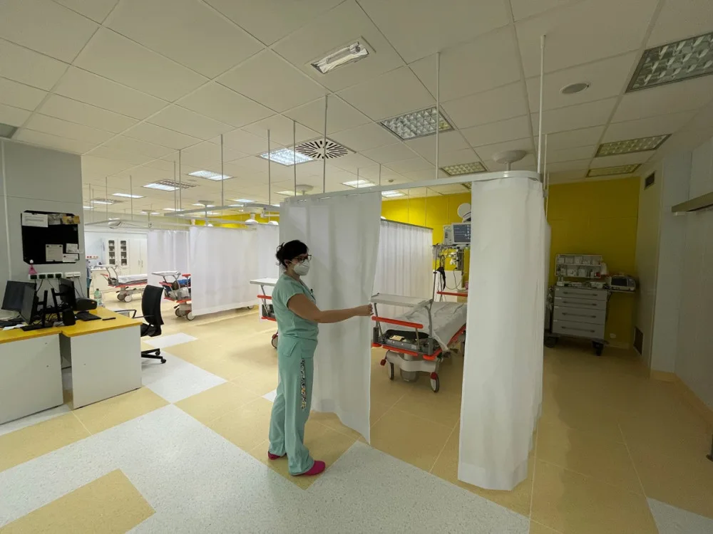 Pacienti na jihlavském urgentním příjmu mají díky novým zástěnám potřebné soukromí