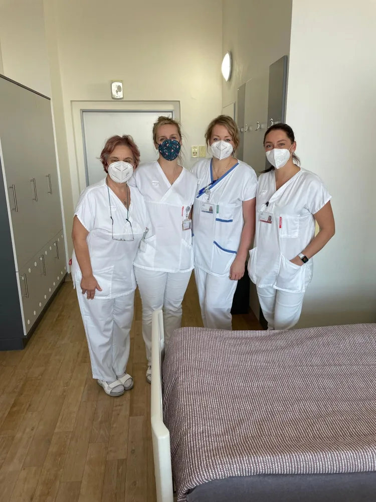 Ženy před porodem mají v jihlavské nemocnici dva opravené pokoje. Jsou v nich nové koupelny a výrazné tapety