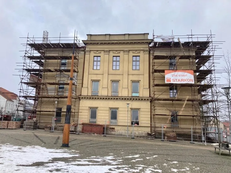 V Třešti panuje stavební ruch, v budově školy lidé najdou sál pro 100 lidí a asi i cukrárnu. Pojďte nahlédnout dovnitř