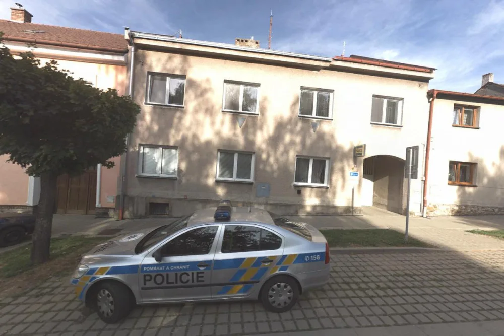 16449271920652-152-policie-golcuv-jenikov-firmycz